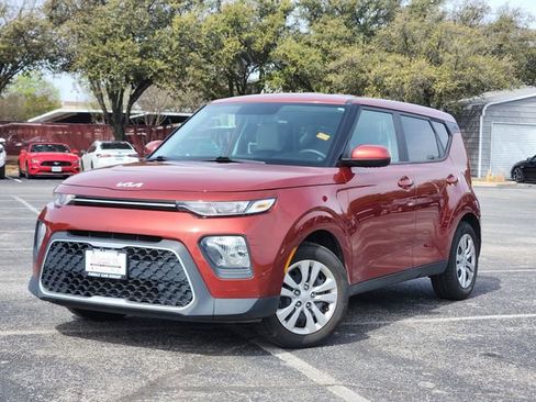 Used 2022 Kia Soul LX image 1