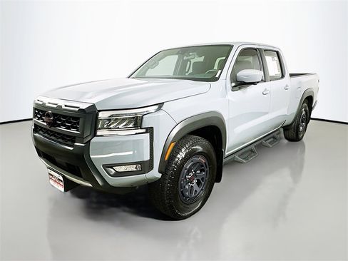 Used 2025 Nissan Frontier PRO-4X w/ Pro Convenience Package image 3