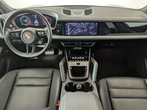 Used 2024 Porsche Cayenne image 20