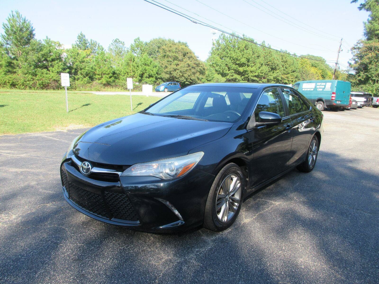 Used 2016 Toyota Camry SE w/ Moonroof Package FWD image 1