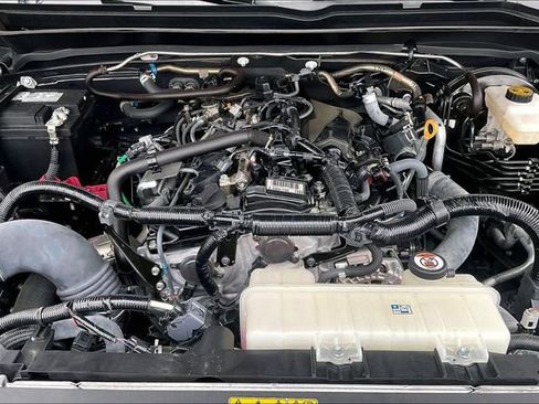 Used 2025 Toyota Tacoma TRD Off-Road AWD/4WD image 9