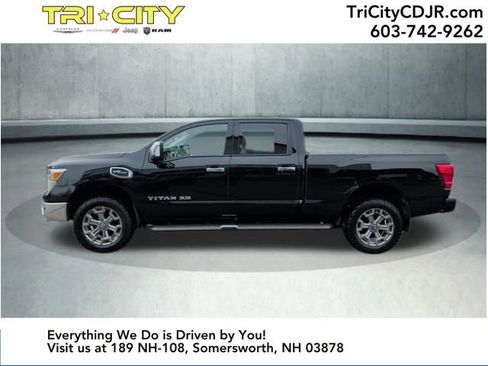 Used 2018 Nissan Titan SL w/ Chrome Package image 2