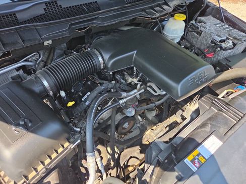 Used 2018 RAM 1500 Express AWD/4WD image 11