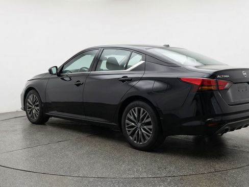 Used 2025 Nissan Altima 2.5 SV image 6