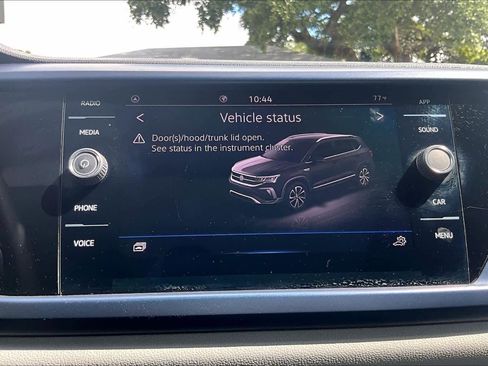 Used 2023 Volkswagen Taos SE w/ Panoramic Sunroof Package FWD image 36