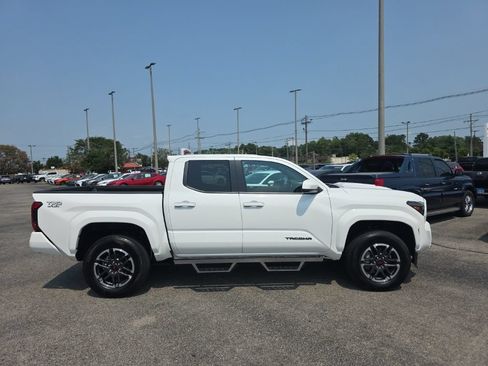 Certified 2025 Toyota Tacoma TRD Sport AWD/4WD image 3