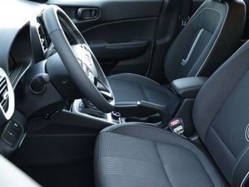 New 2025 Hyundai Venue Limited image 7