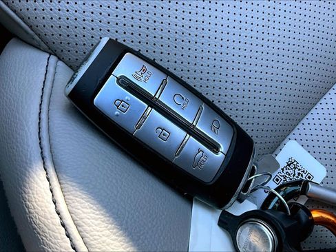 Used 2022 Genesis G70 2.0T image 14