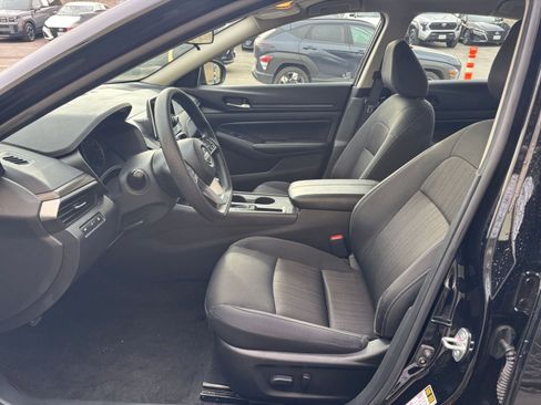 Used 2025 Nissan Altima 2.5 SV image 30