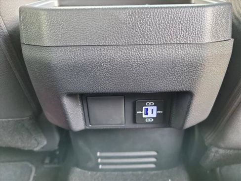 Used 2025 Toyota Tacoma SR5 AWD/4WD image 11