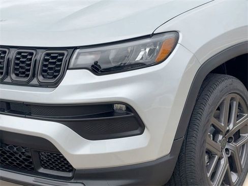 New 2026 Jeep Compass Latitude image 11