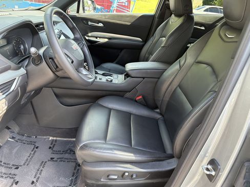 Used 2023 Cadillac XT4 Premium Luxury w/ Enhanced Visibility Package FWD image 9