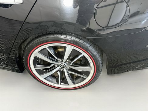 Used 2020 Nissan Maxima 3.5 SV w/ Floor Mat Group FWD image 11
