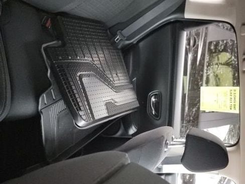 Used 2025 Honda HR-V LX image 12