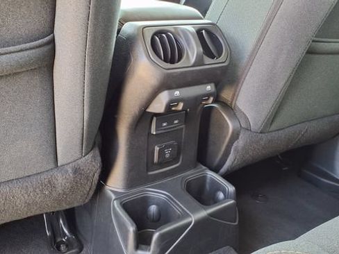 Used 2025 Jeep Wrangler Unlimited Sahara AWD/4WD image 20