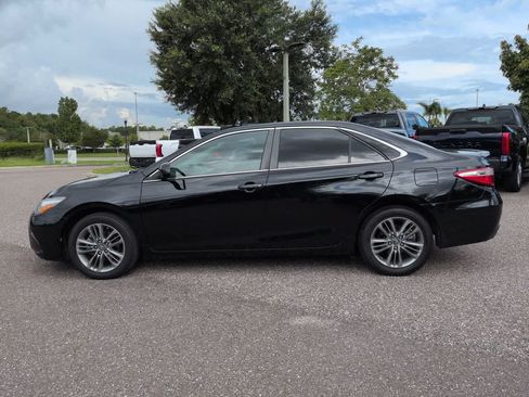 Used 2017 Toyota Camry SE FWD image 3