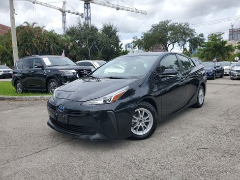 Used 2020 Toyota Prius LE image 31