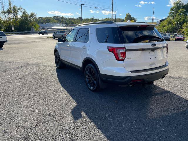 Used 2018 Ford Explorer XLT w/ Equipment Group 202A AWD/4WD image 5