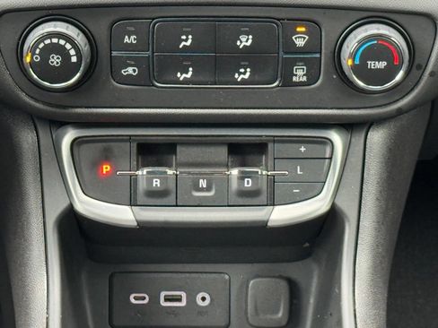Used 2024 GMC Terrain SLE AWD/4WD image 23