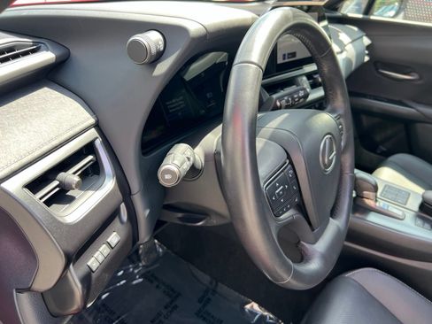 Used 2025 Lexus UX 300h FWD w/ Accessory Package (Z2) image 33