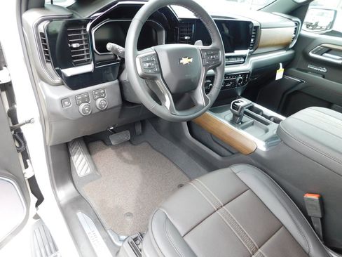 New 2026 Chevrolet Silverado 1500 High Country AWD/4WD image 15