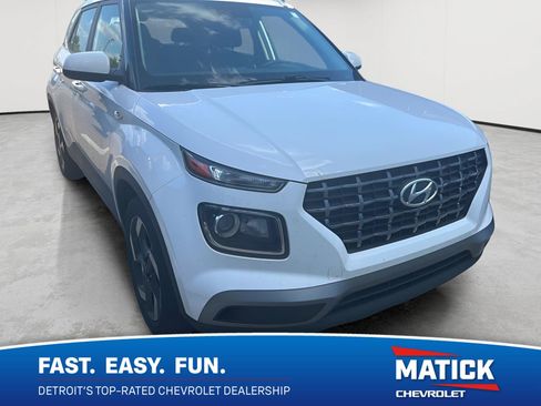 Used 2023 Hyundai Venue SEL w/ Cargo Package FWD image 1