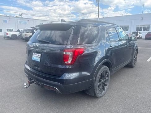 Used 2017 Ford Explorer XLT w/ XLT Appearance Package AWD/4WD image 5