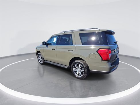 Used 2024 Ford Expedition XLT image 7