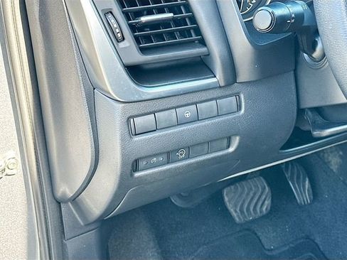 Used 2023 Nissan Rogue SV image 10