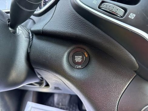 Used 2019 Jeep Cherokee Latitude Plus FWD image 18