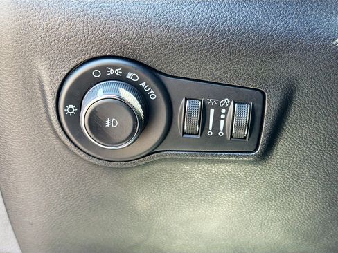 Used 2024 Jeep Compass Latitude AWD/4WD image 32
