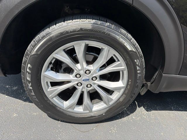 Used 2020 Ford Explorer XLT w/ Equipment Group 202A AWD/4WD image 32