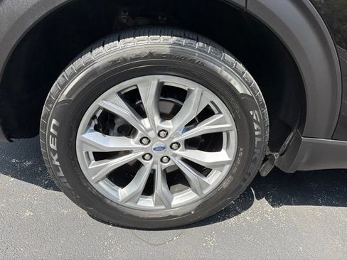 Used 2020 Ford Explorer XLT w/ Equipment Group 202A AWD/4WD image 32