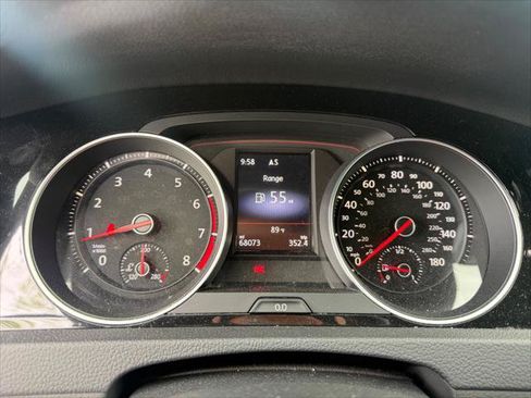 Used 2018 Volkswagen GTI SE FWD image 12