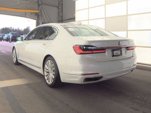 Used 2022 BMW 740i image 6