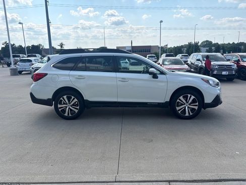 Used 2019 Subaru Outback 2.5i Limited AWD/4WD image 4