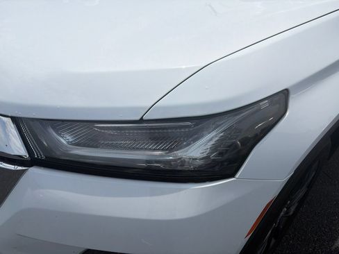 Used 2023 Chevrolet Traverse LT AWD/4WD image 18
