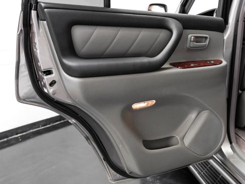 Used 2006 Toyota Land Cruiser image 45