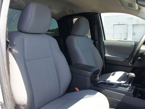 Used 2020 Toyota Tacoma SR AWD/4WD image 17