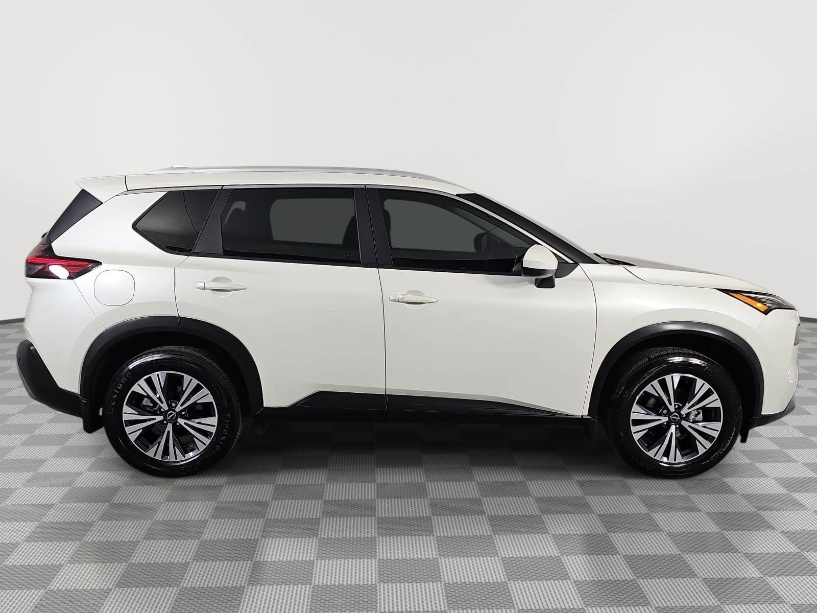 Used 2023 Nissan Rogue SV w/ SV Premium B Package FWD image 9