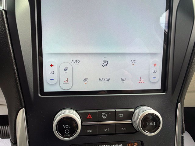 Used 2023 Ford Edge Titanium w/ Cargo Accessory Package AWD/4WD image 28