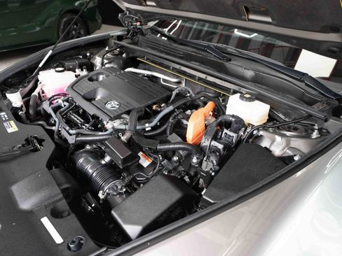 Used 2024 Toyota Crown AWD/4WD image 32
