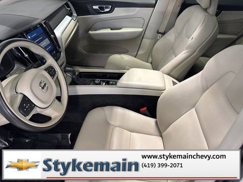 Used 2018 Volvo XC60 T6 Momentum w/ Convenience Package image 37
