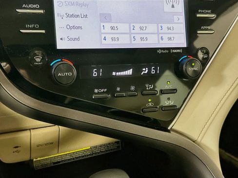Used 2018 Toyota Camry XLE w/ Audio Package FWD image 15