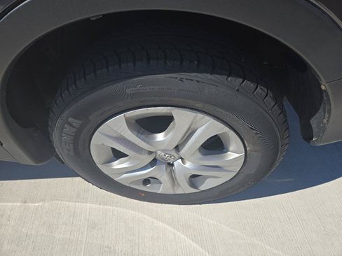 Used 2015 Toyota RAV4 LE AWD/4WD image 7