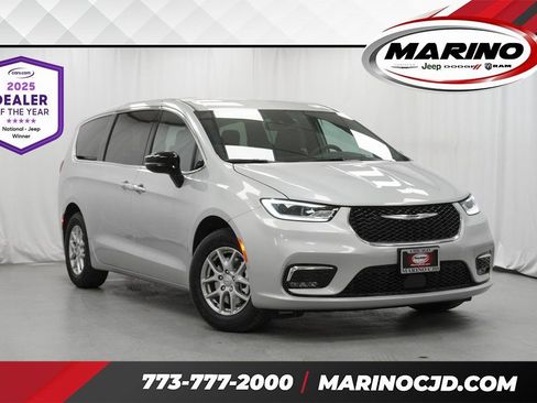 New 2026 Chrysler Pacifica Select image 1