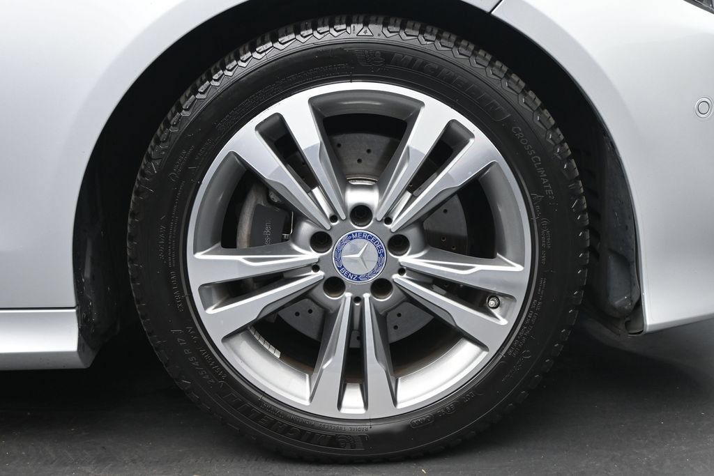 Used 2014 Mercedes-Benz E 250 BlueTEC Sedan image 8