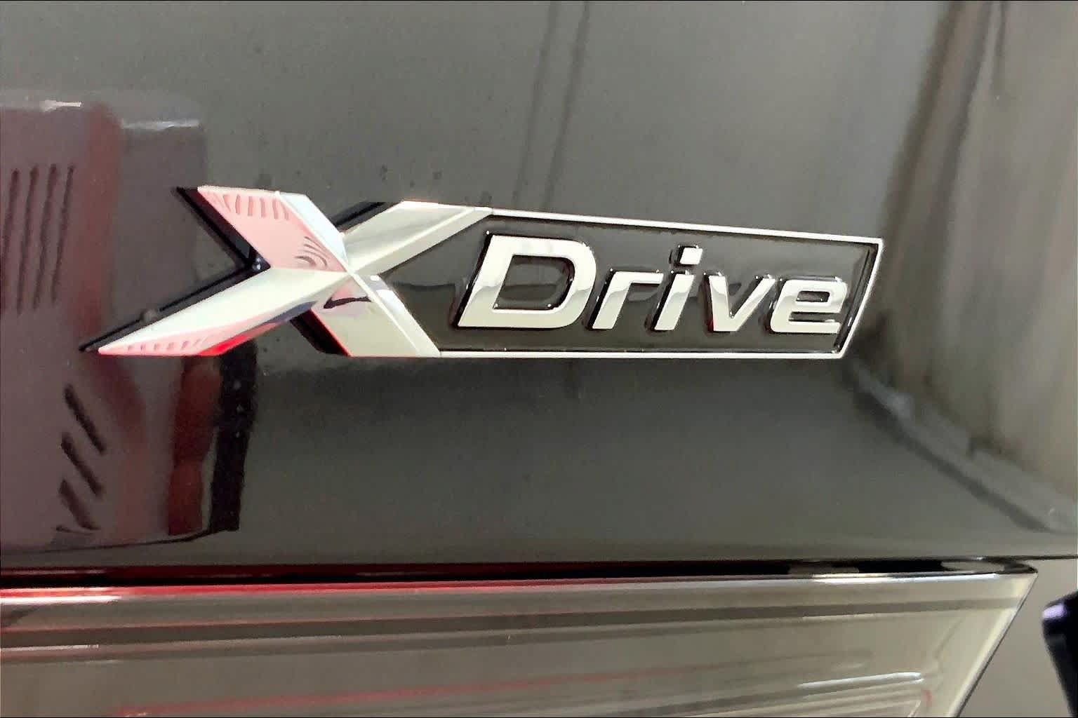 Used 2025 BMW 330i xDrive Sedan AWD/4WD image 9