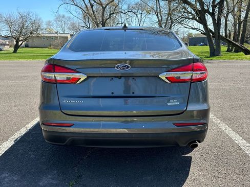 Used 2020 Ford Fusion SE image 5