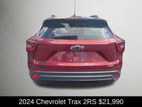 Used 2024 Chevrolet Trax RS w/ Sunroof Package FWD image 5